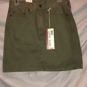 NWT- Levi’s army green cotton blend miniskirt- size 4
